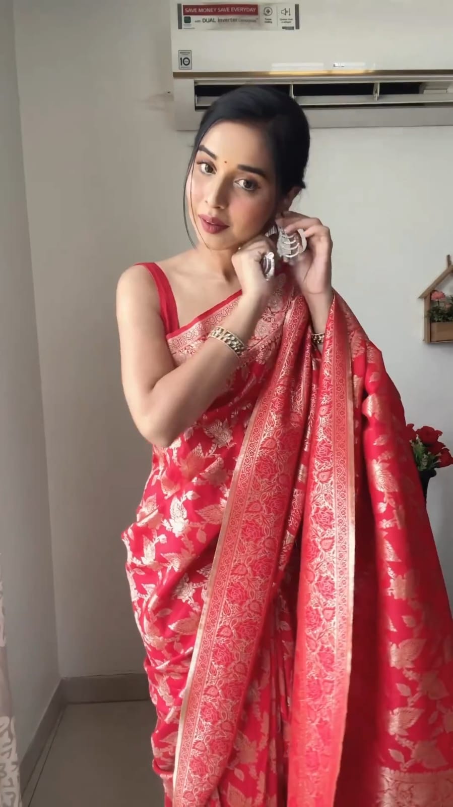 1 MIN READY TO WEAR SAREE IN SOFT LICHI SILK WITH BLOUSE