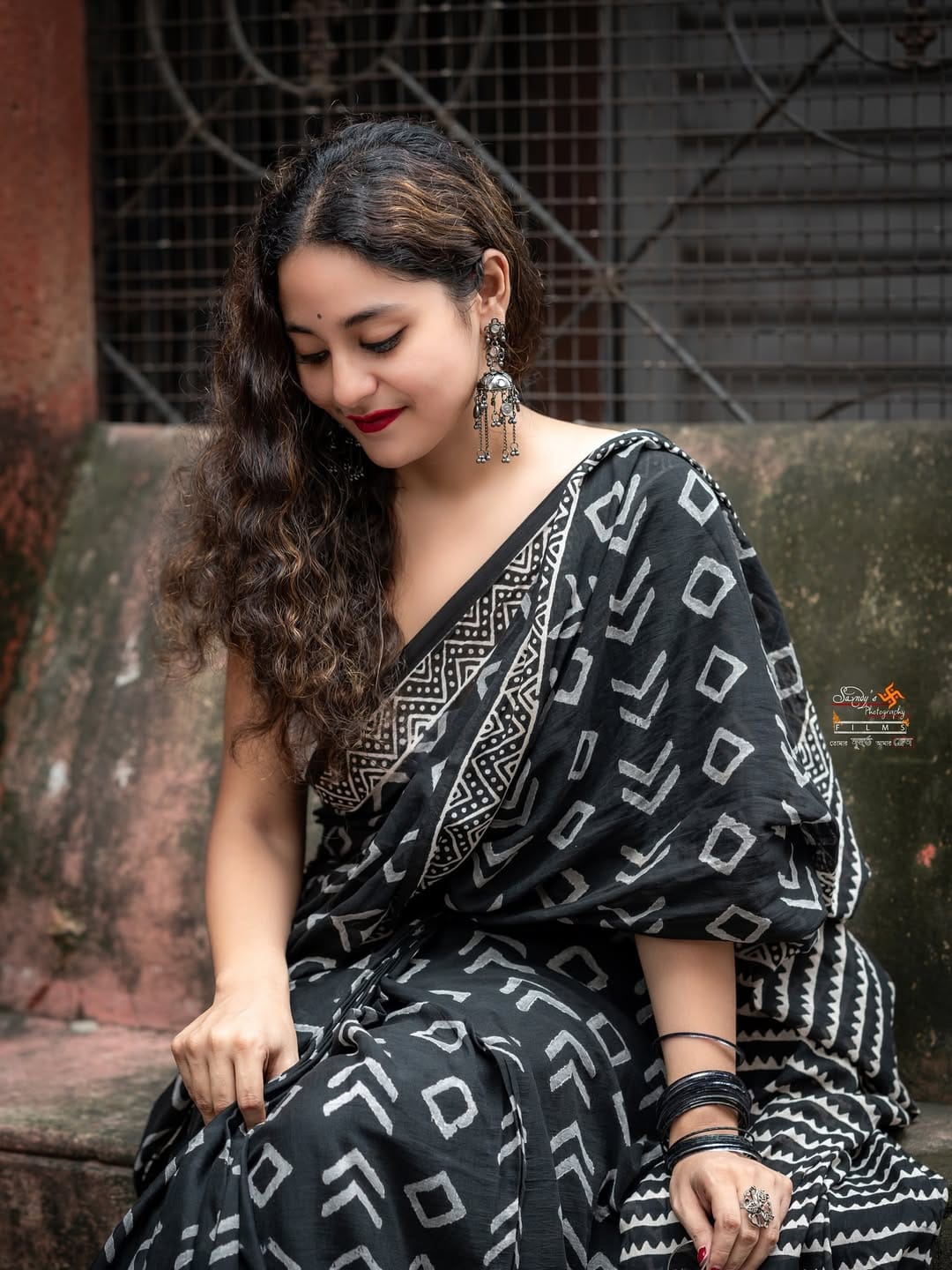 1 MIN READY TO WEAR BLACK MUL COTTON DIGITAL PRINTED SAREE WITH POCKET
