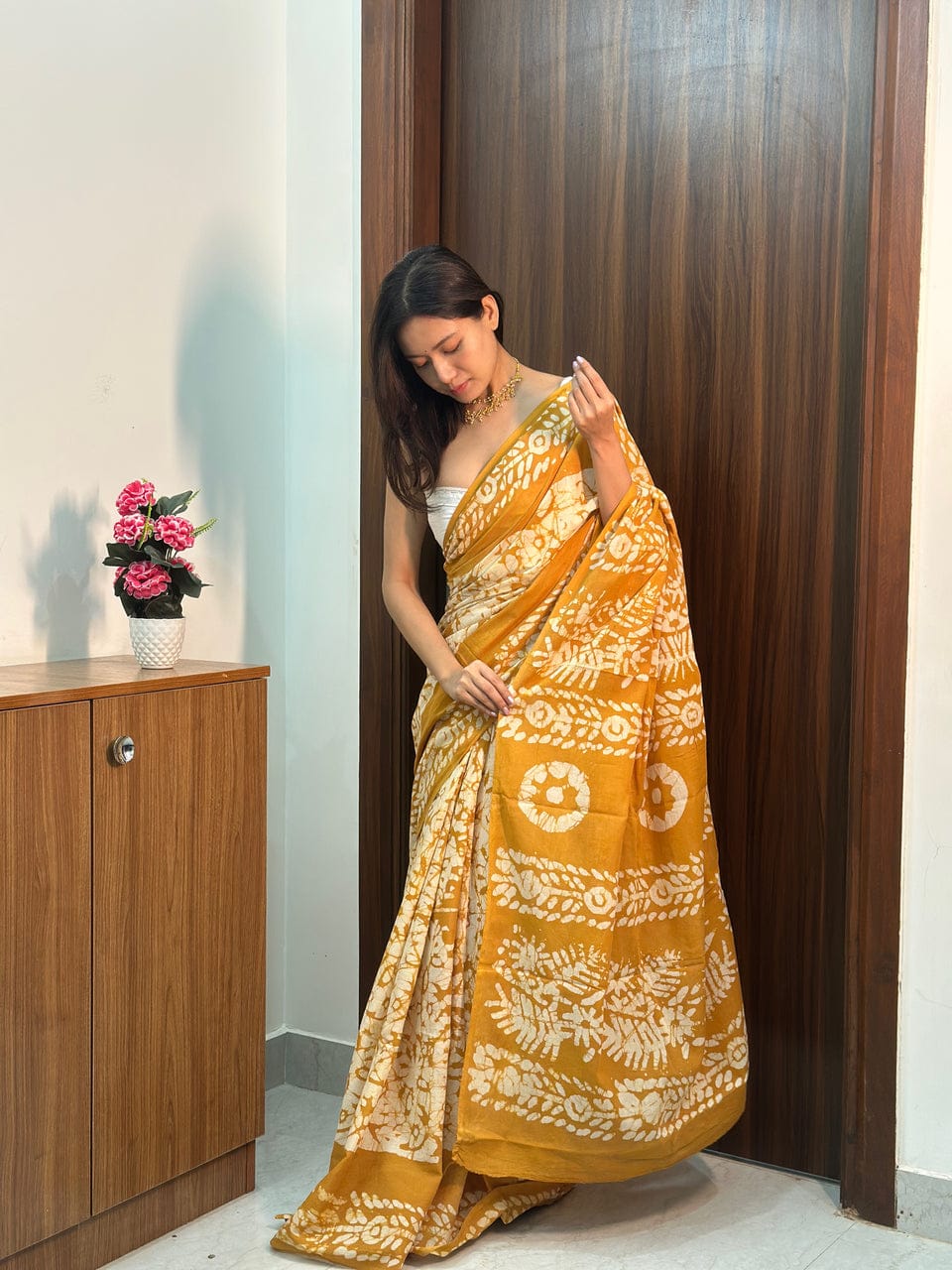 1 MIN READY TO WEAR MUSTARD MUL COTTON DIGITAL PRINTED SAREE WITH POCKET