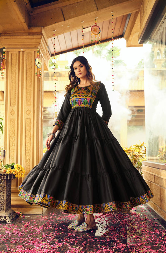 PURE COTTON FABRIC, GAMTHI JACQUARD WEAVING NACK AND LACE BORDER