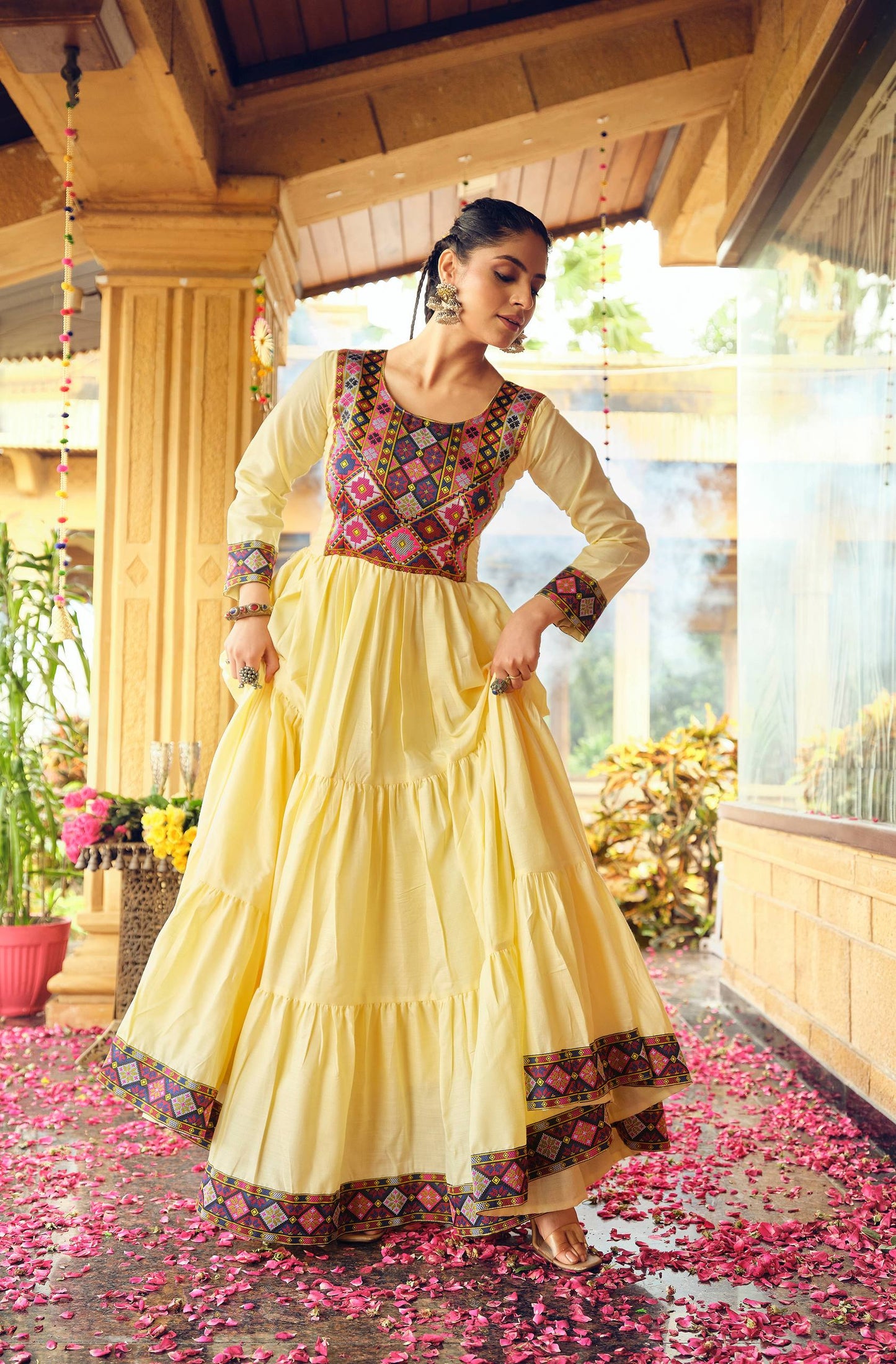 PURE COTTON FABRIC, GAMTHI JACQUARD WEAVING NACK AND LACE BORDER