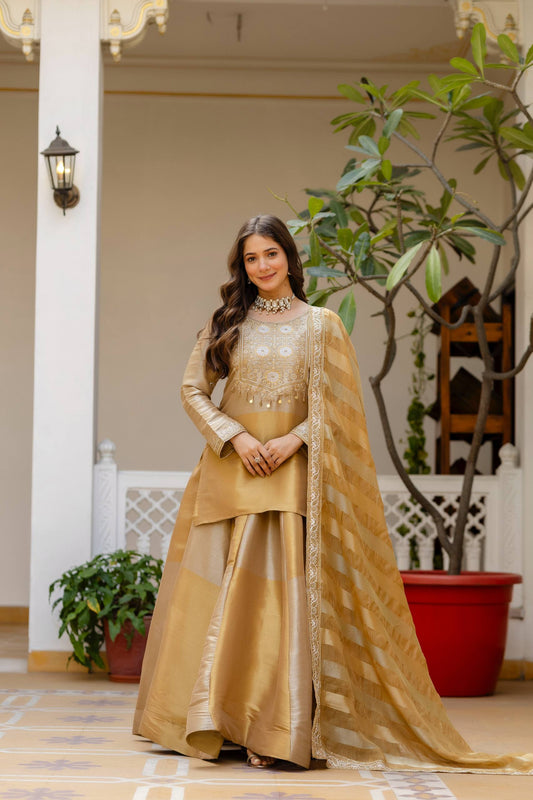 ELEGANT BANARASI SKIRT & LEHENGA WITH GRACEFUL FLAIR AND TIMELESS FESTIVE